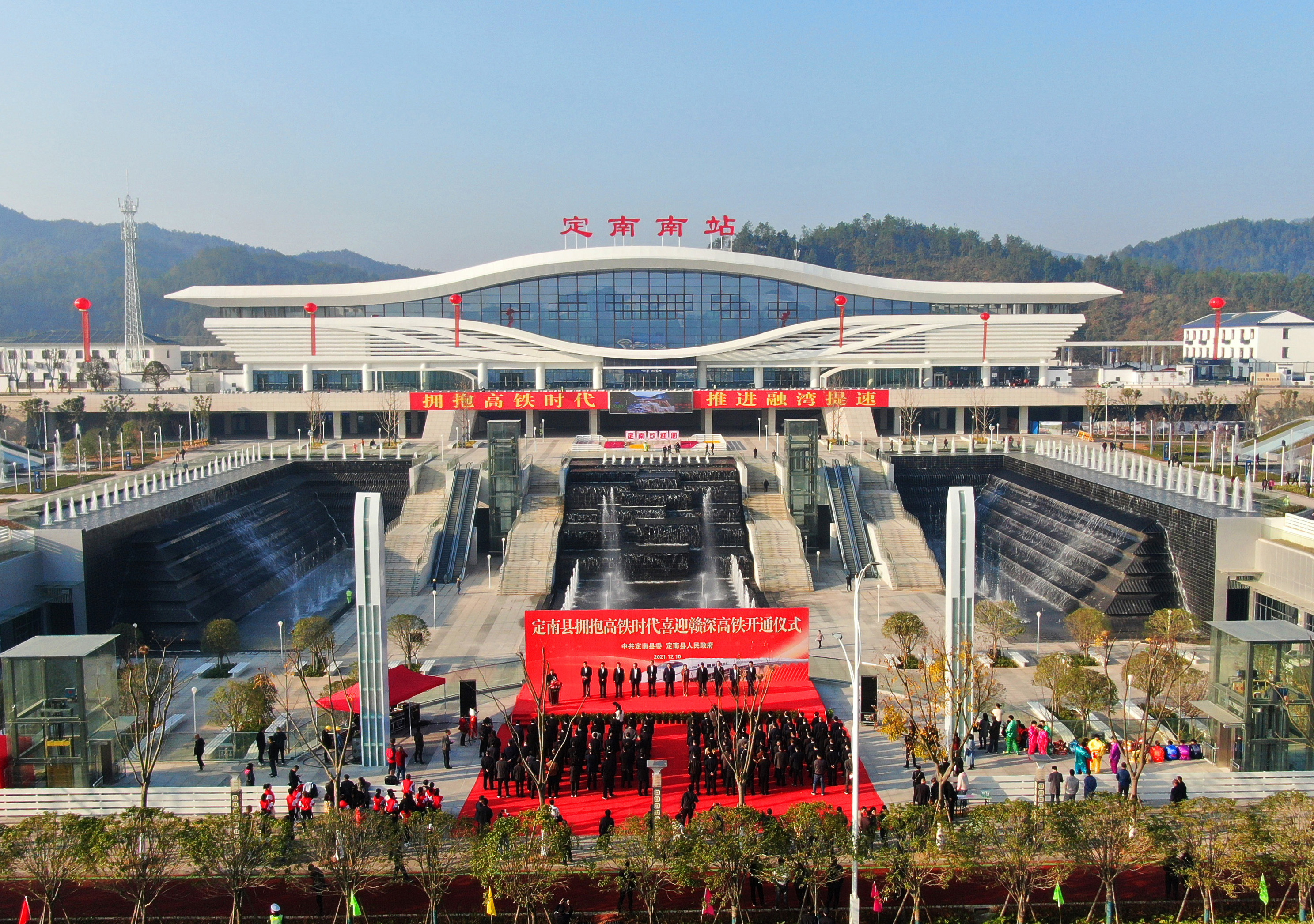 定南縣高鐵新區站前廣場(chǎng)及路網(wǎng)建設工程.jpg